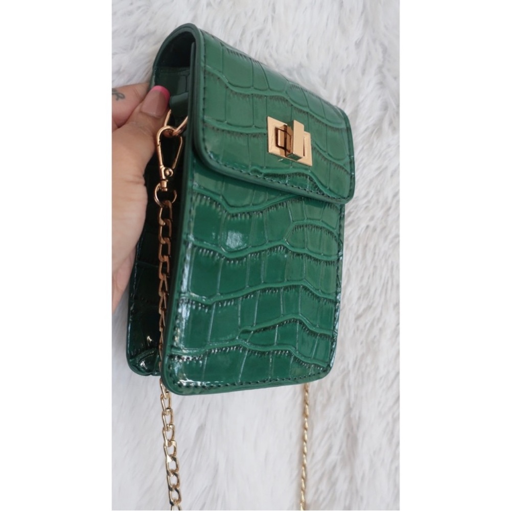 CROSS BODY PURSE